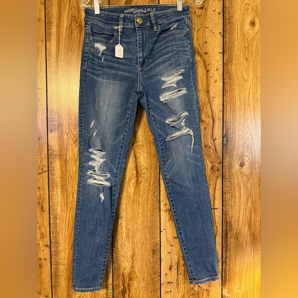 GUC American Eagle Outfitter’s denim jeans. Size 6.